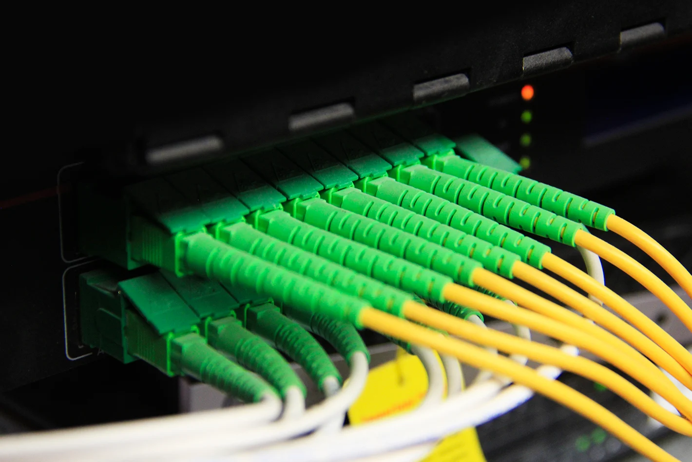 Backbone de fibra y rack certificado